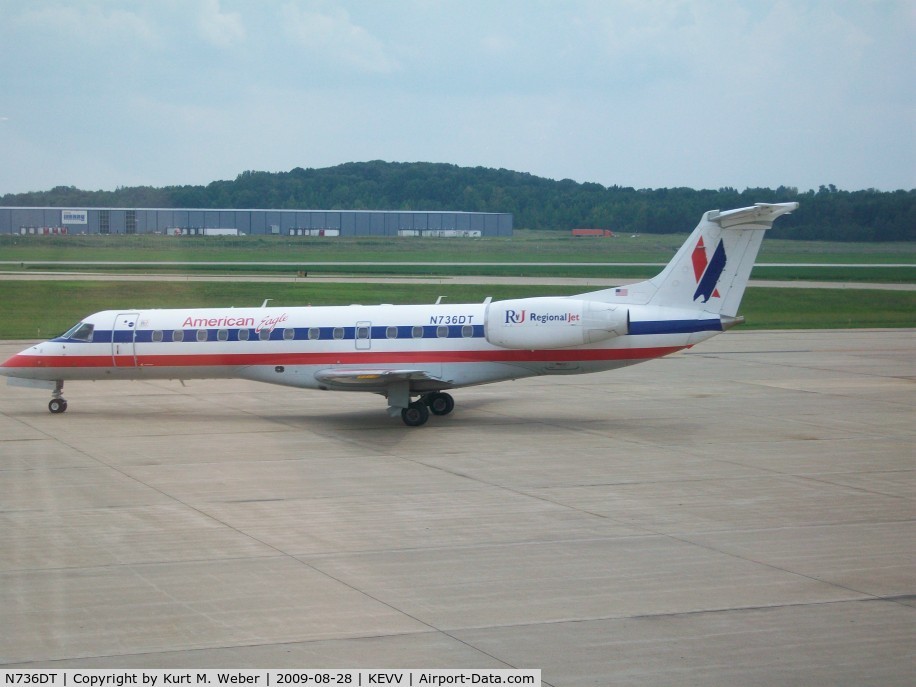N736DT, 2001 Embraer ERJ-135LR (EMB-135LR) C/N 145388, Taxiing to rwy 22, American Eagle No. 4172 to KORD