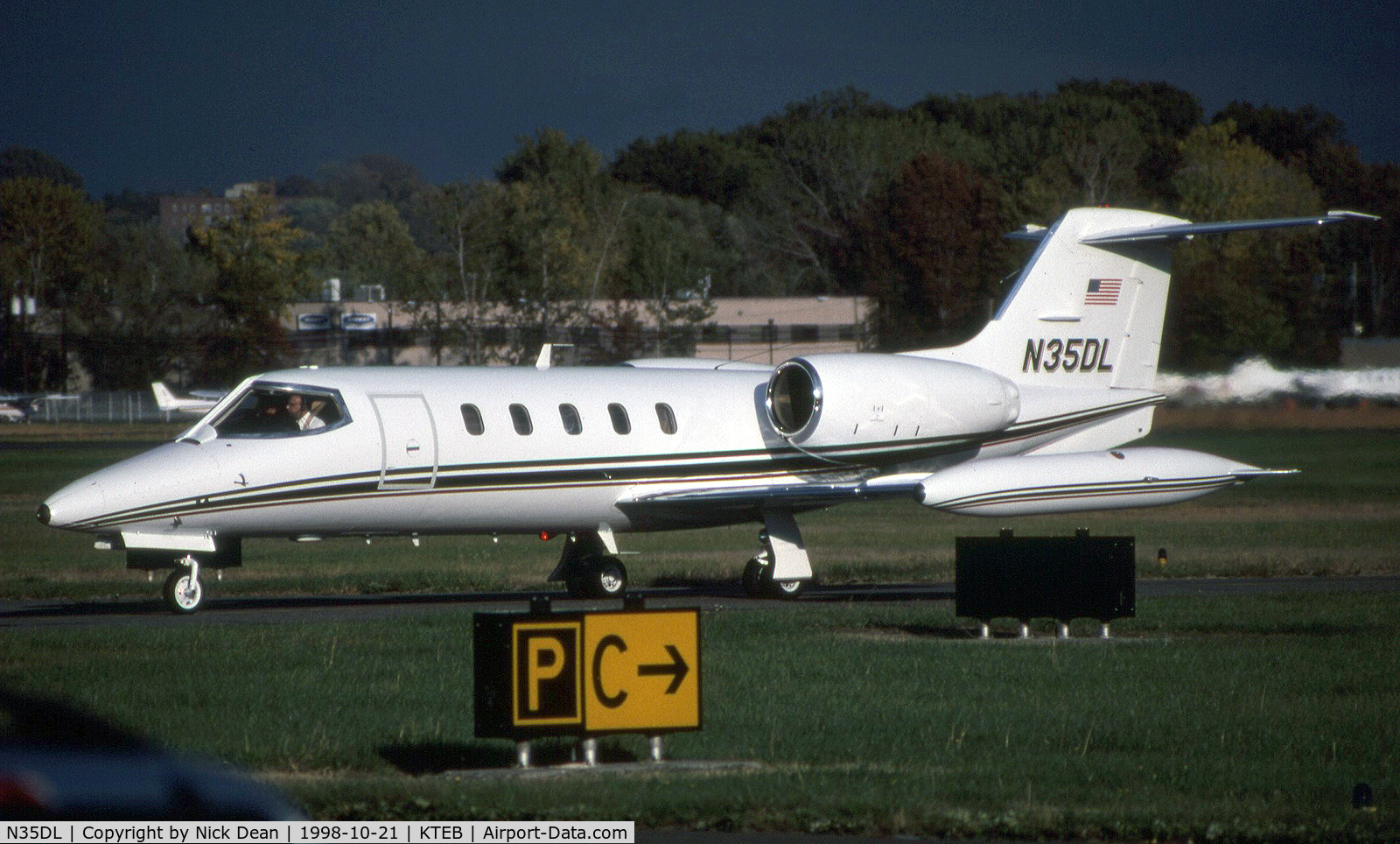 N35DL, 1980 Gates Learjet 25D C/N 317, KTEB