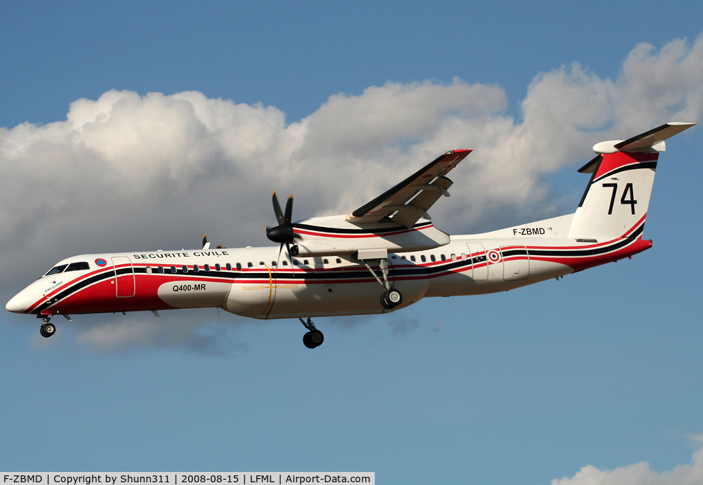 F-ZBMD, 2001 De Havilland Canada DHC-8-402Q-MR Dash 8 C/N 4043, Landing rwy 14R