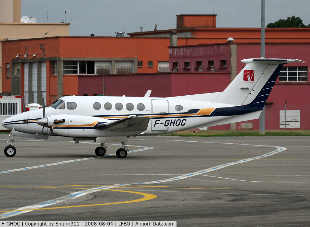 F-GHOC, 1978 Beech 200 Super King Air C/N BB-406, Departing from General Aviation area with additional 'Aerovision' sticker