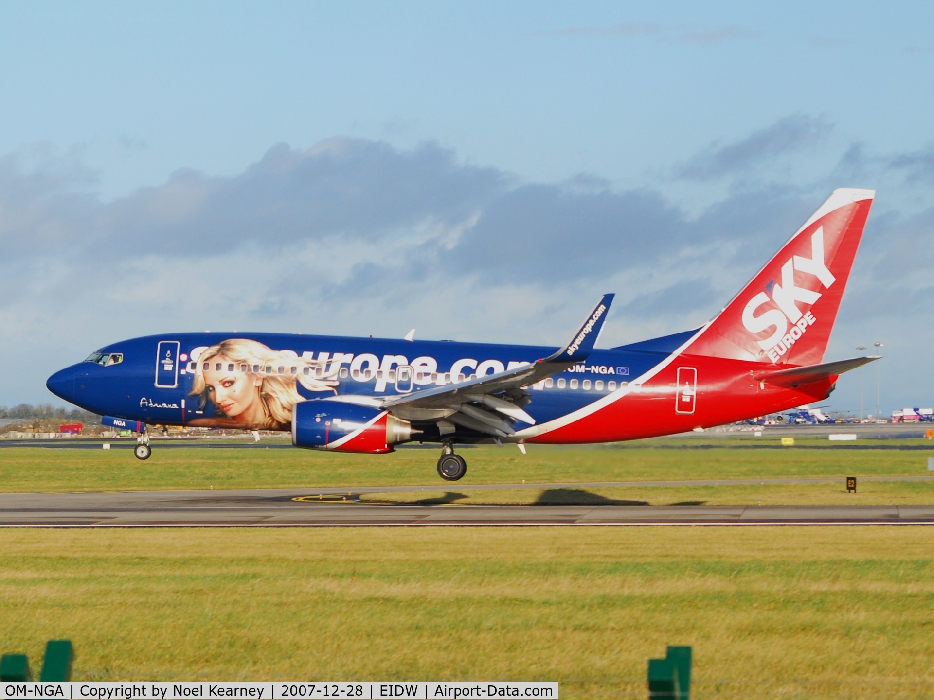 OM-NGA, 2006 Boeing 737-76N C/N 32684, Landing Rwy 28