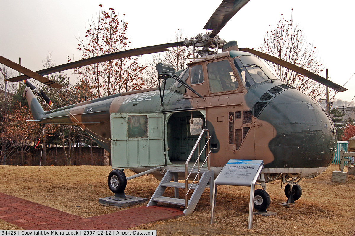 34425, Sikorsky H-19B Chickasaw C/N 55-764, South Korea - Air Force Sikorsky HH-19B Chickasaw (S-55D) (The War Memorial Museum, Seoul)