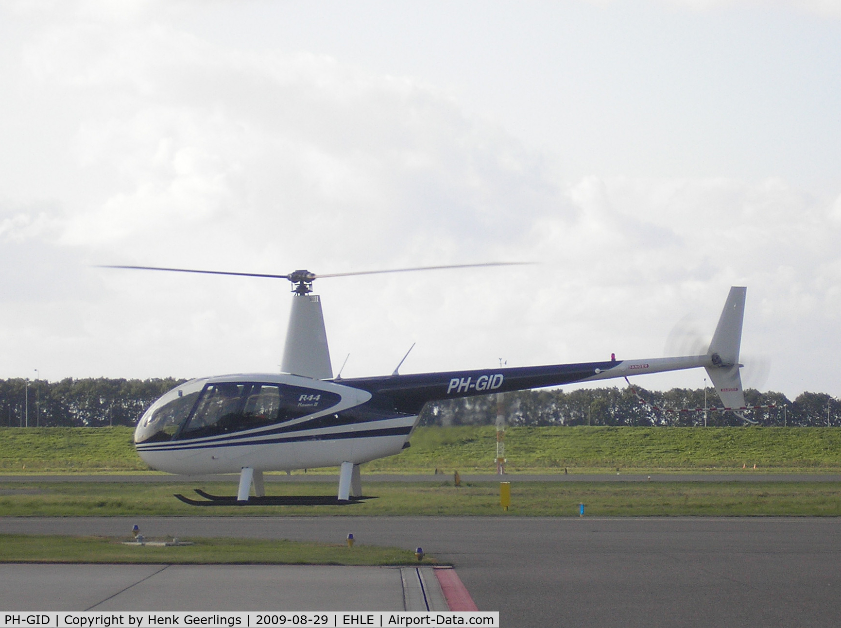 PH-GID, Robinson R44 Raven II C/N 11084, Lelystad Airport ; Training Flight