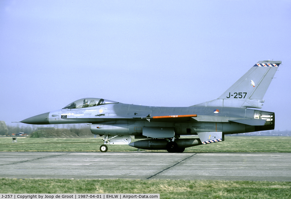 J-257, Fokker F-16A Fighting Falcon C/N 6D-46, Interim version of the Frisian tail band. Note also the Frisian band on the verntral fin. 'The Hague' had forbidden the tail bands at the time, but had no ban on other locations on the plane.