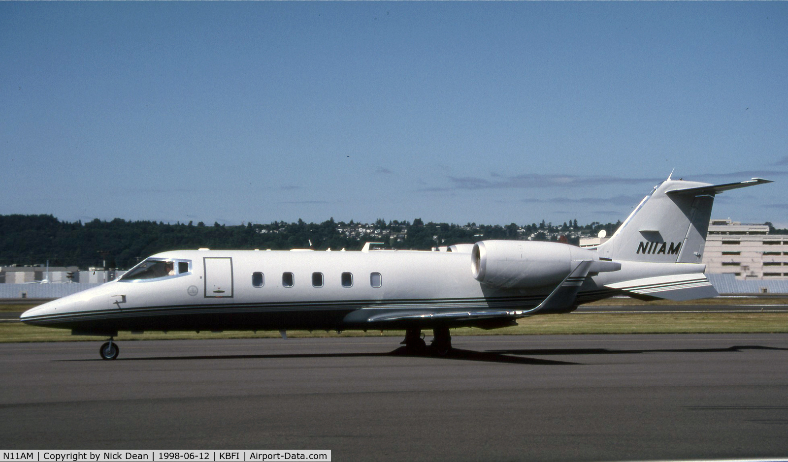 N11AM, 1998 Learjet Inc 60 C/N 60-118, KBFI