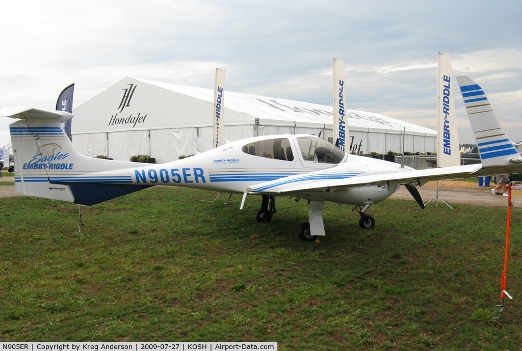 N905ER, Diamond DA-42 Twin Star C/N 42.277, EAA Airventure 2009