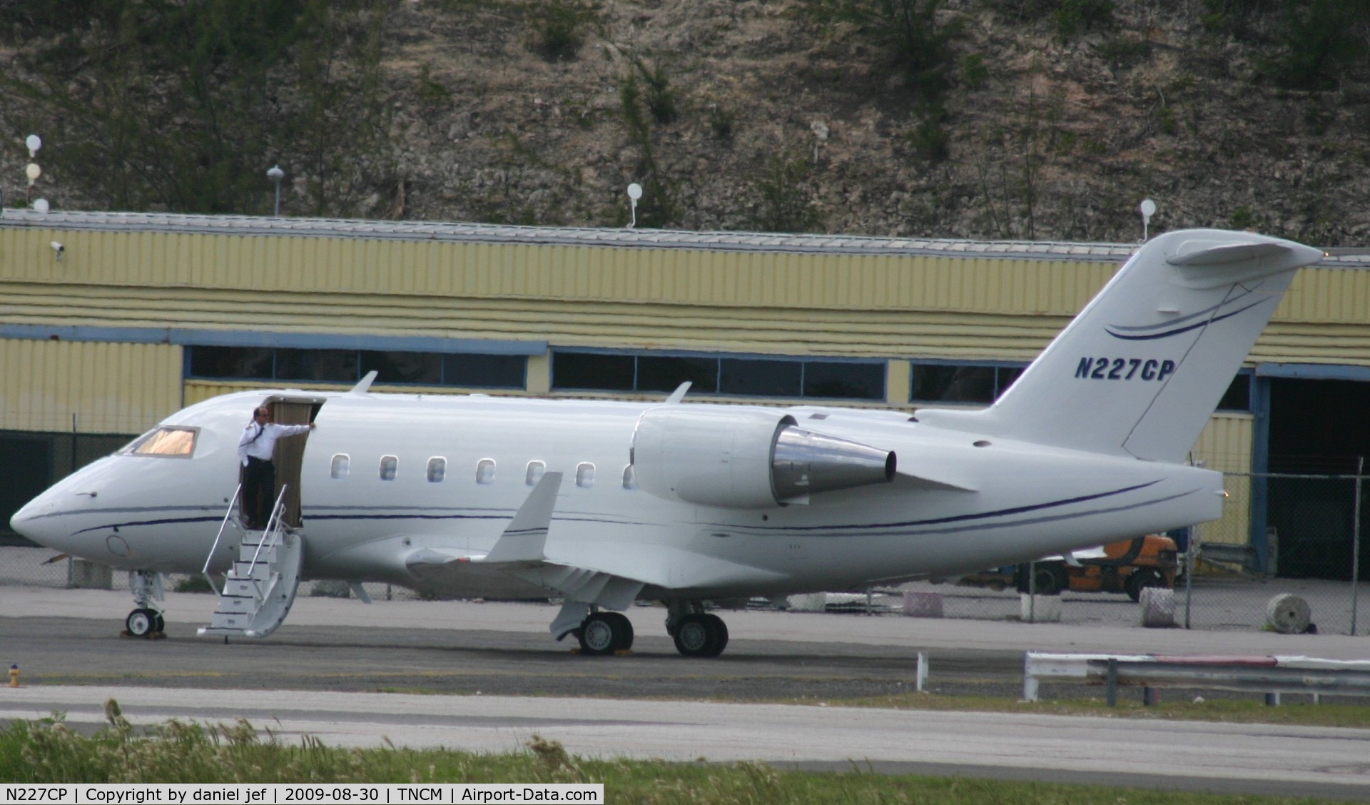 N227CP, 1991 Canadair Challenger 601-3R (CL-600-2B16) C/N 5097, waiting on there passengers. on the cargo ramp