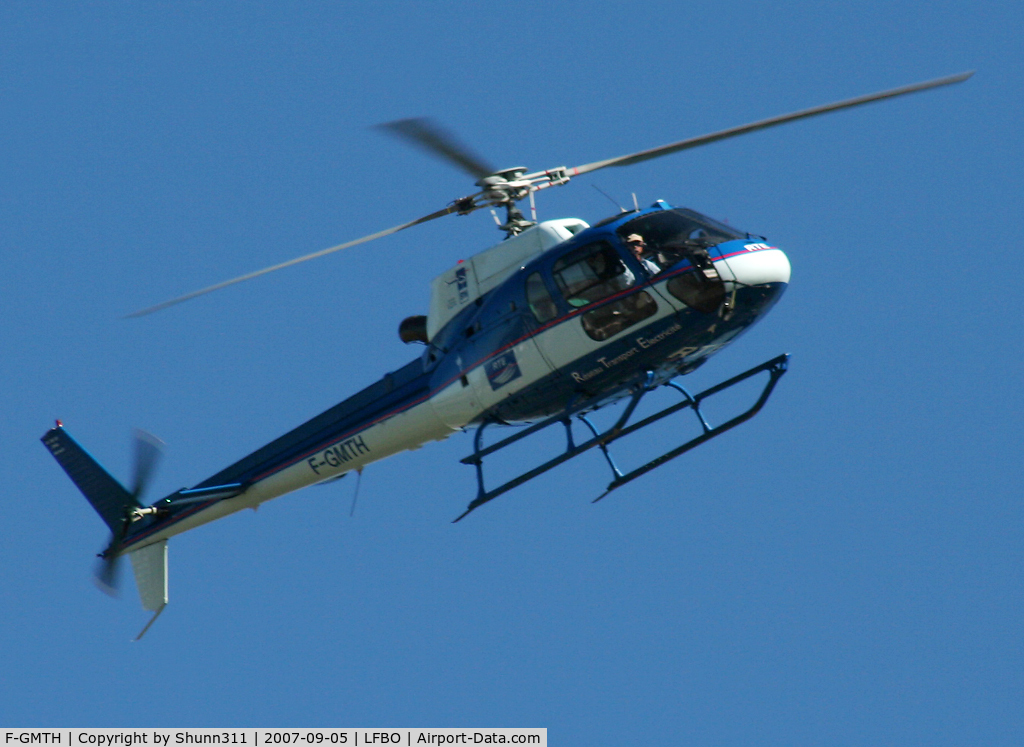 F-GMTH, Eurocopter AS-350B-2 Ecureuil C/N 2700, Passing above the airport...