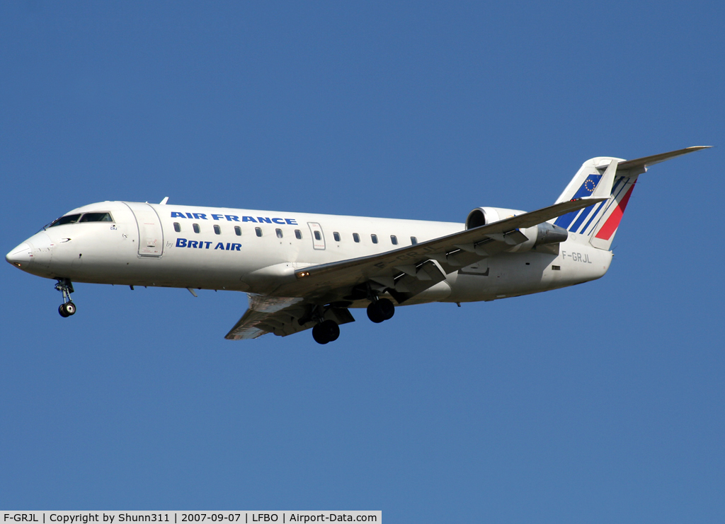 F-GRJL, 1998 Canadair CRJ-100ER (CL-600-2B19) C/N 7221, Landing rwy 32L