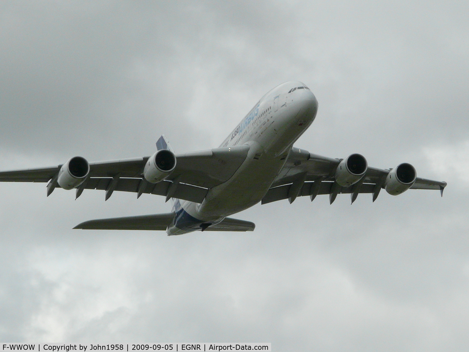 F-WWOW, 2005 Airbus A380-841 C/N 001, Flying at CEG families day