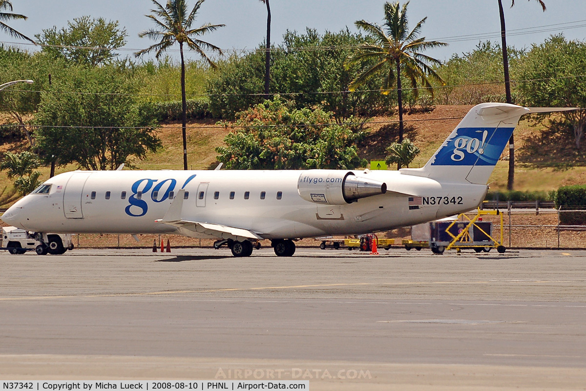 N37342, 1999 Bombardier CRJ-200LR (CL-600-2B19) C/N 7342, At Honolulu