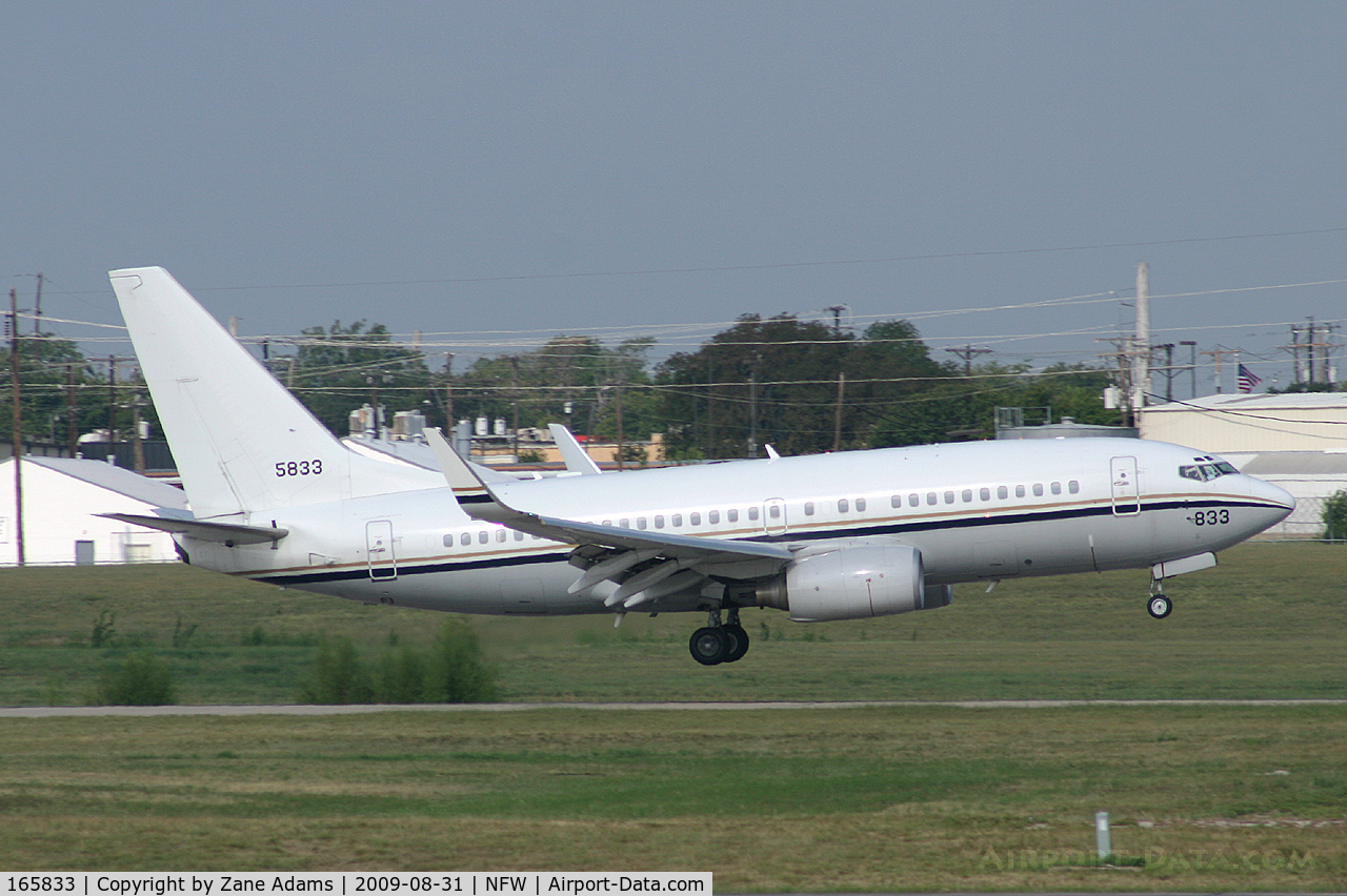 165833, 2002 Boeing C-40A (737-7AF) Clipper C/N 32597, Landing at NASJRB Fort Worth