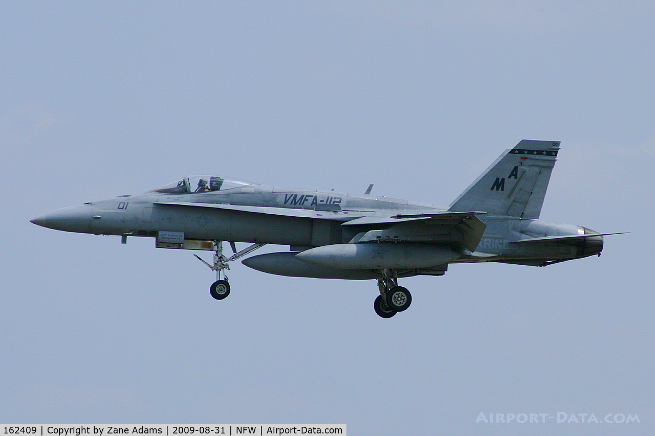 162409, McDonnell Douglas F/A-18A+ Hornet C/N 241/A191, Landing at Navy Fort Worth