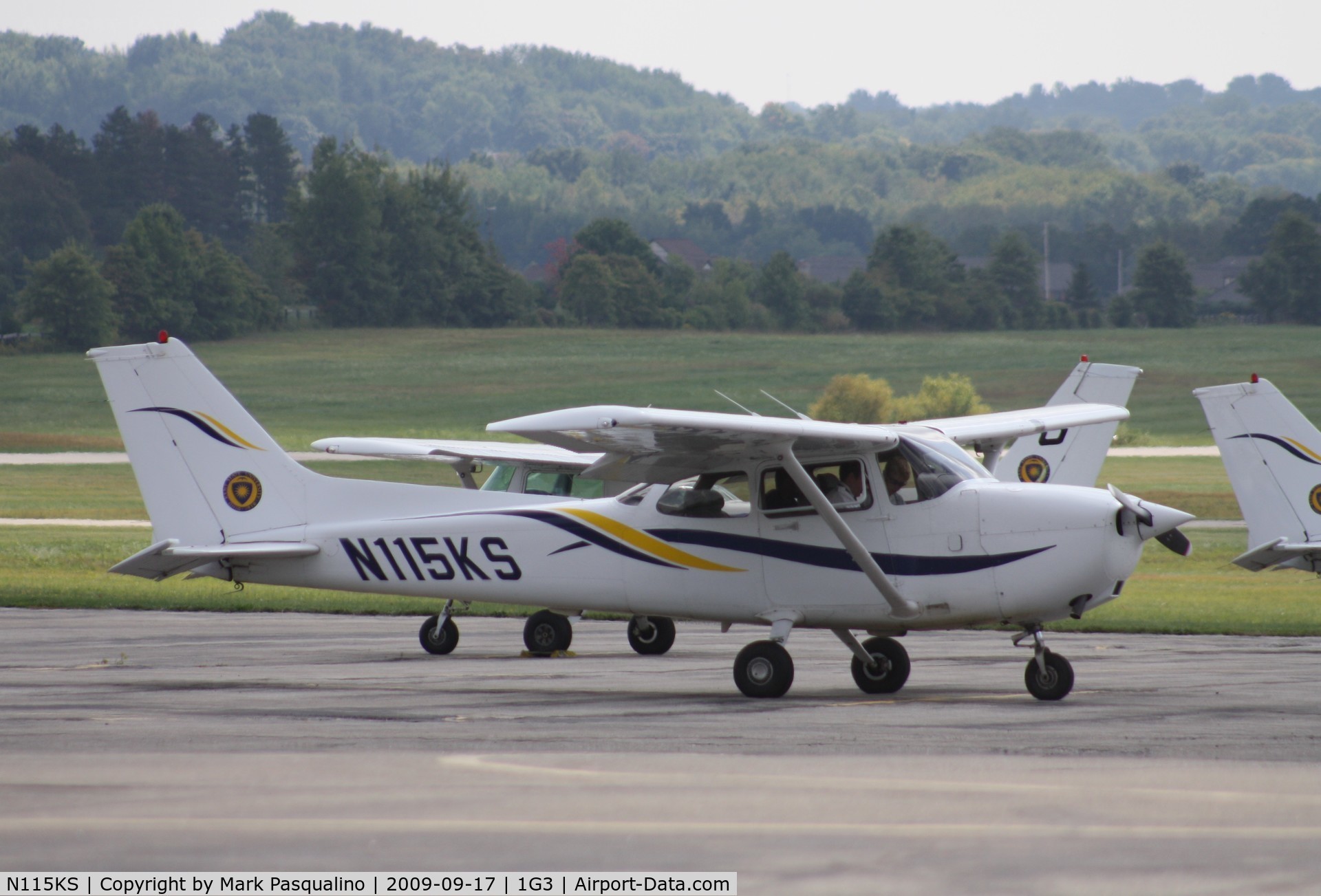 N115KS, 1999 Cessna 172R C/N 17280819, Cessna 172R