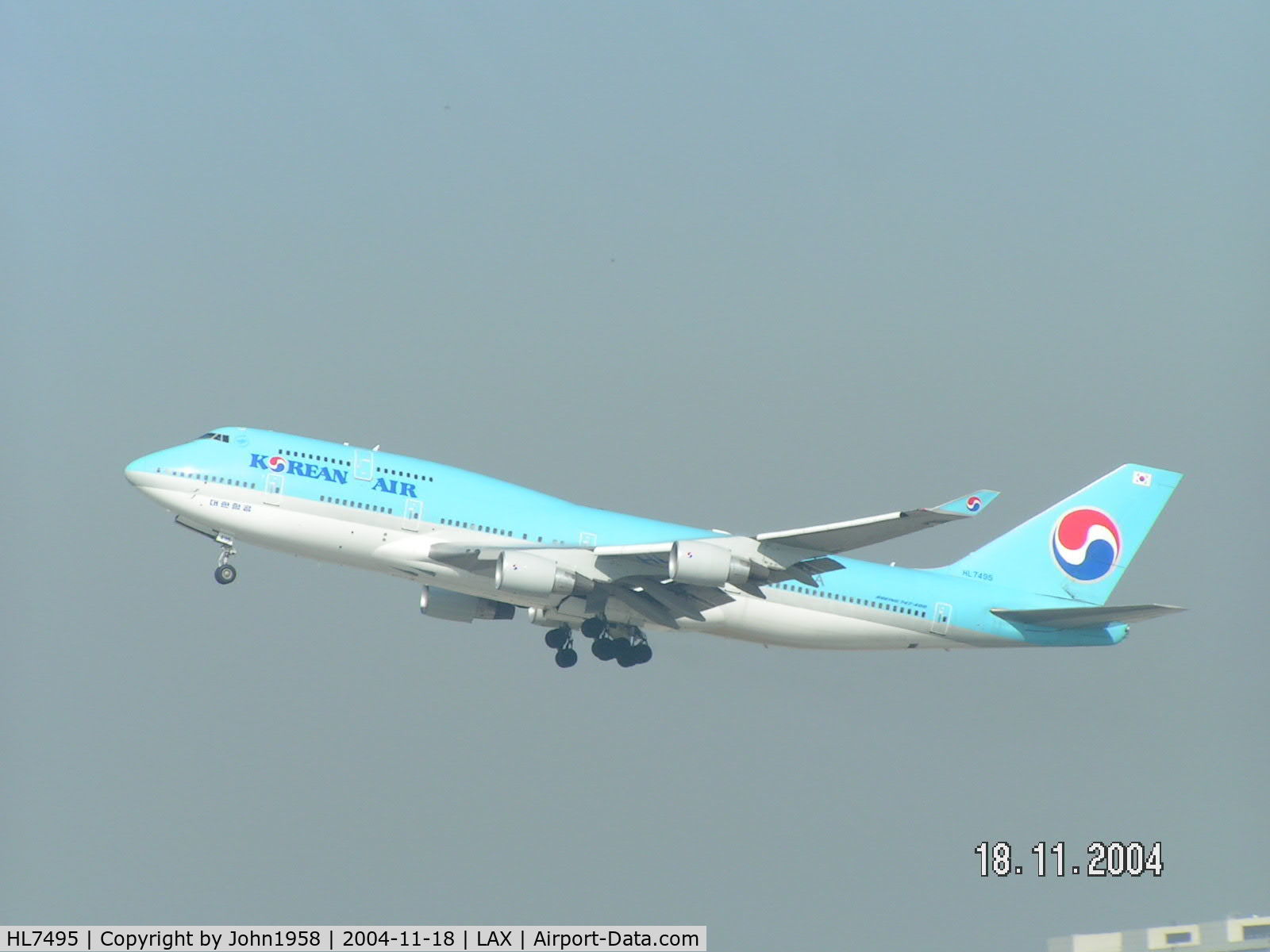 HL7495, Boeing 747-4B5 C/N 28096, Just taken off