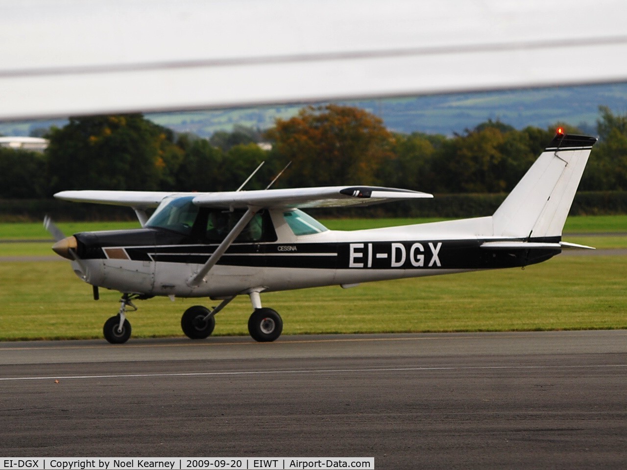 EI-DGX, 1978 Cessna 152 C/N 152-81296, Taxi-ing back to the ramp after a flying lesson.