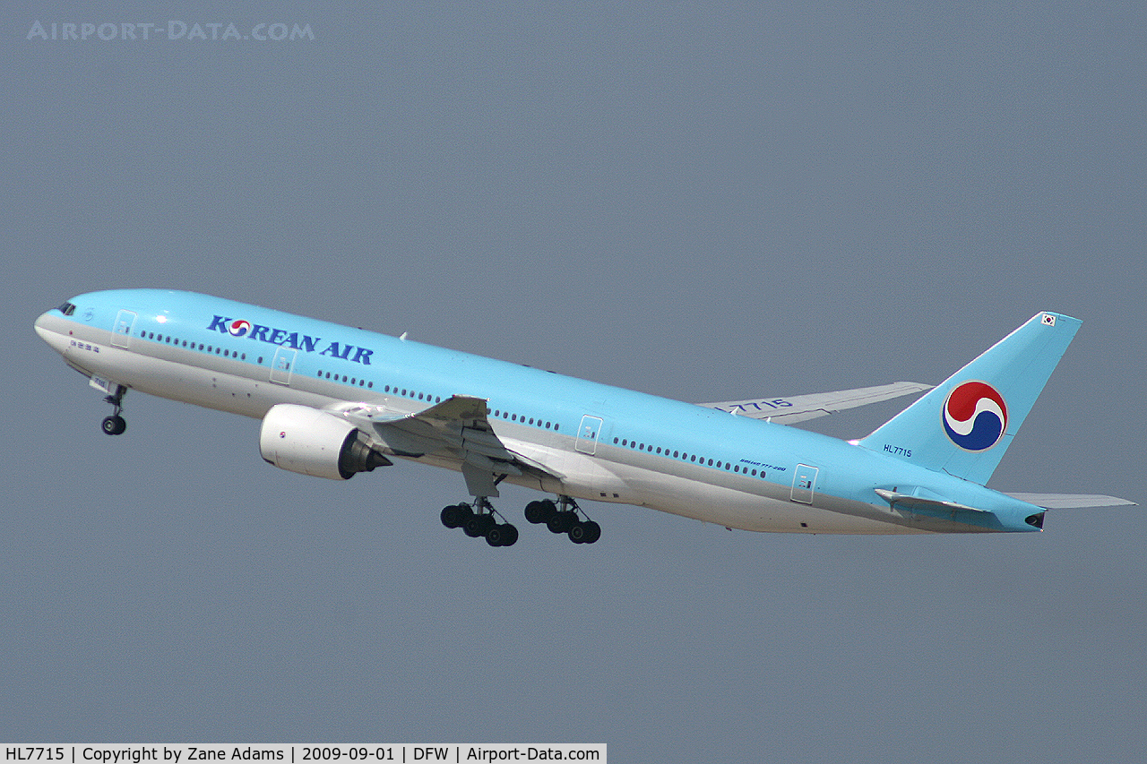 HL7715, 2002 Boeing 777-2B5/ER C/N 28372, Korean Air 777 departing DFW