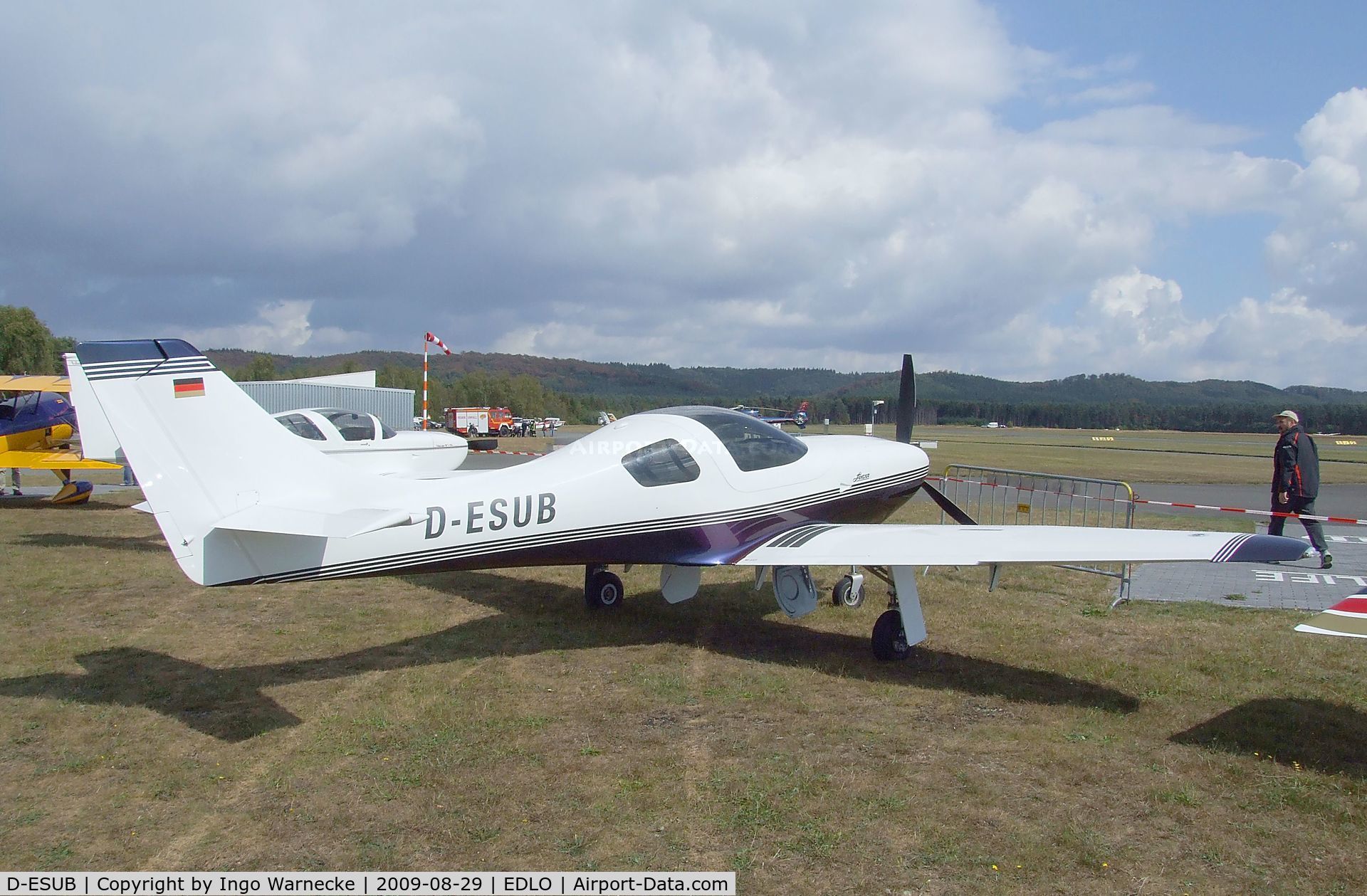 D-ESUB, Lancair Legacy 2000 C/N L2K-183, Lancair Legacy 2000 at the 2009 OUV-Meeting at Oerlinghausen airfield