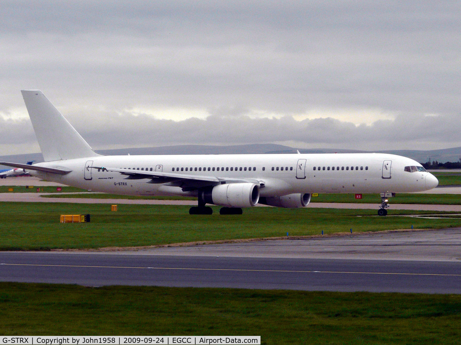 G-STRX, 1992 Boeing 757-28A C/N 25621, Taxying for departure