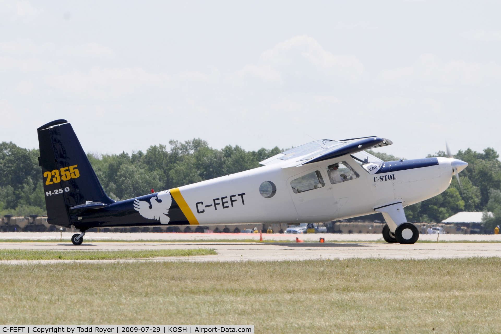 C-FEFT, 1967 Helio H-250 Courier C/N 2533, Taxi to parking