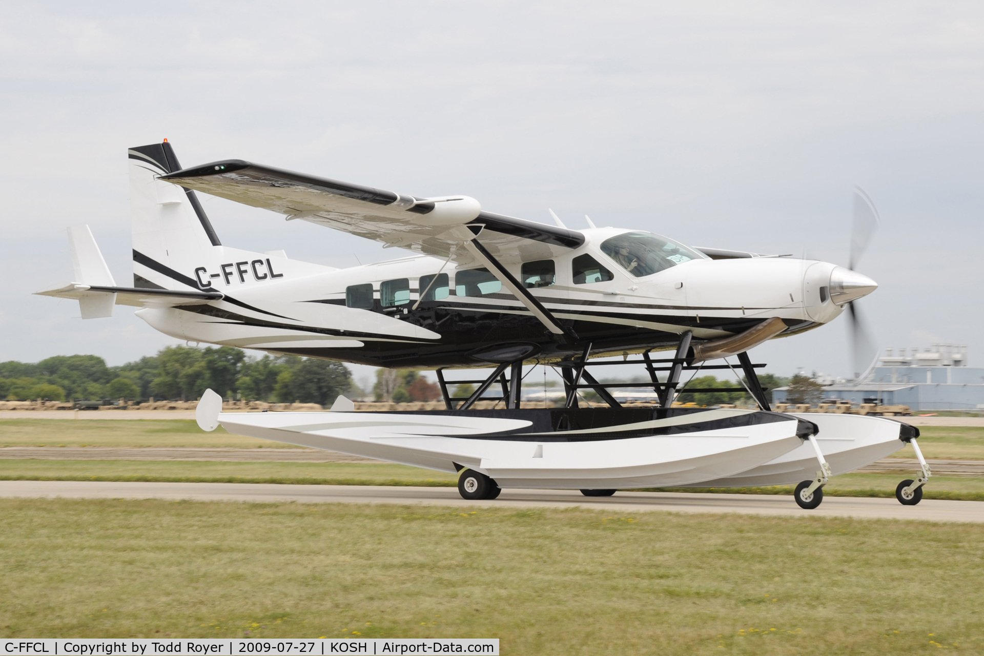 C-FFCL, 2003 Cessna 208 Caravan I C/N 20800301, Taxi for departure