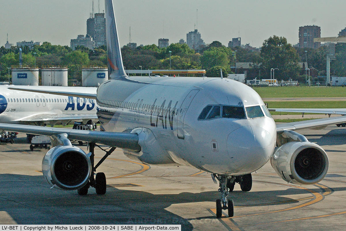 LV-BET, 2002 Airbus A320-233 C/N 1854, At Aeroparque (AEP)