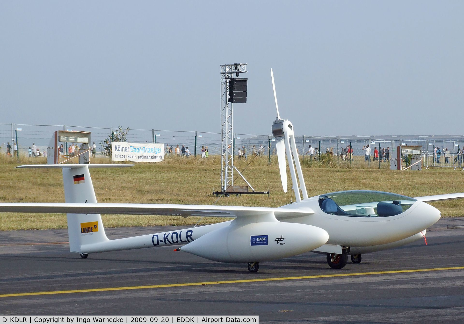 D-KDLR, 2008 Lange E-1 Antares DLR-H2 C/N 01, DLR / Lange Aviation Antares DLR-H2 fuel cell/hydrogen powered electric aircraft of the DLR at the DLR 2009 air and space day on the side of Cologne airport
