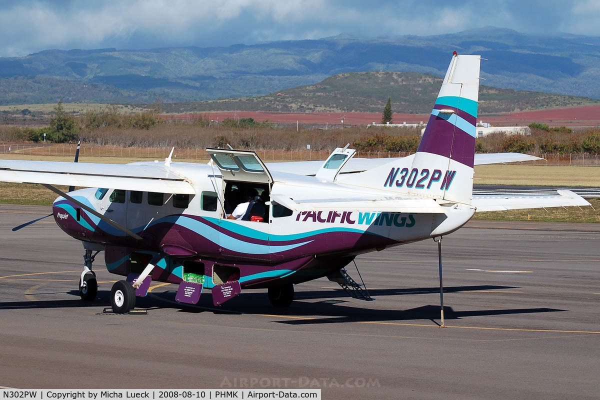 N302PW, Cessna 208B C/N 208B0984, At Molokai, HI