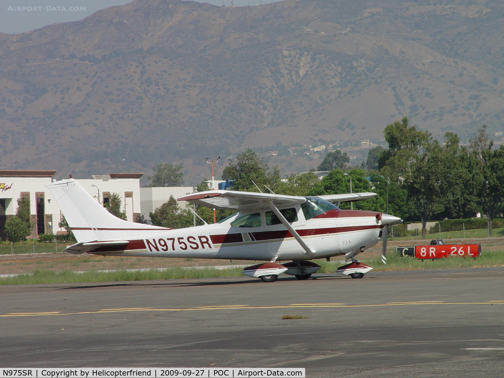 N975SR, 1968 Cessna 182L Skylane C/N 18258964, Taxiing to Runway 26L