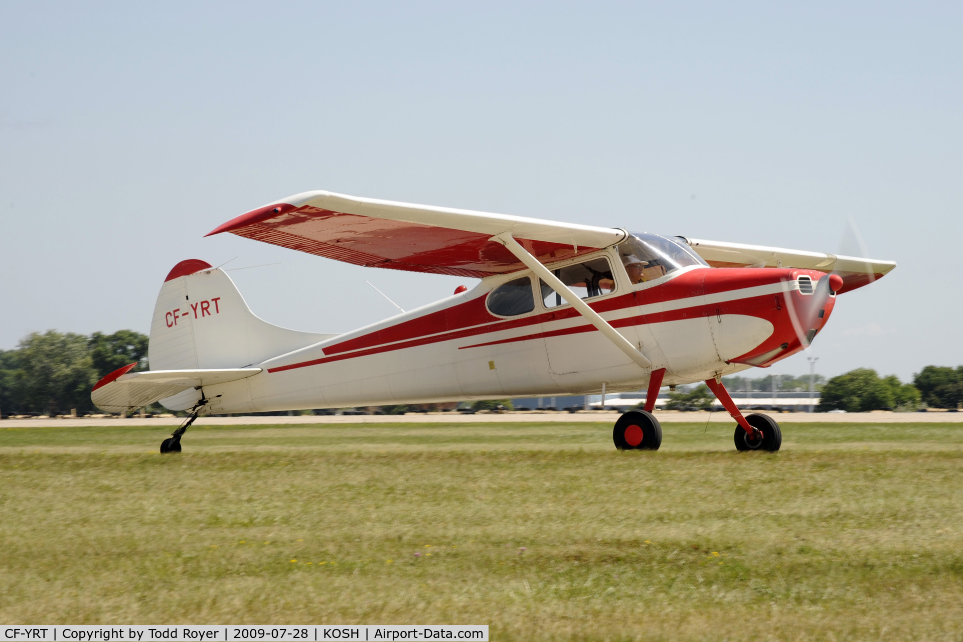 CF-YRT, 1953 Cessna 170A C/N 20395, Taxi to parking