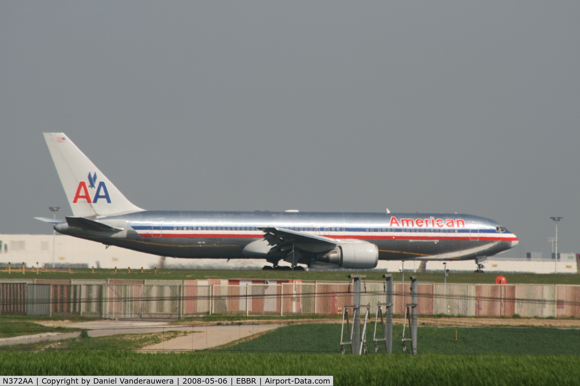 N372AA, 1992 Boeing 767-323 C/N 25199, Aligning to take off on rwy 02 (flight AA089)