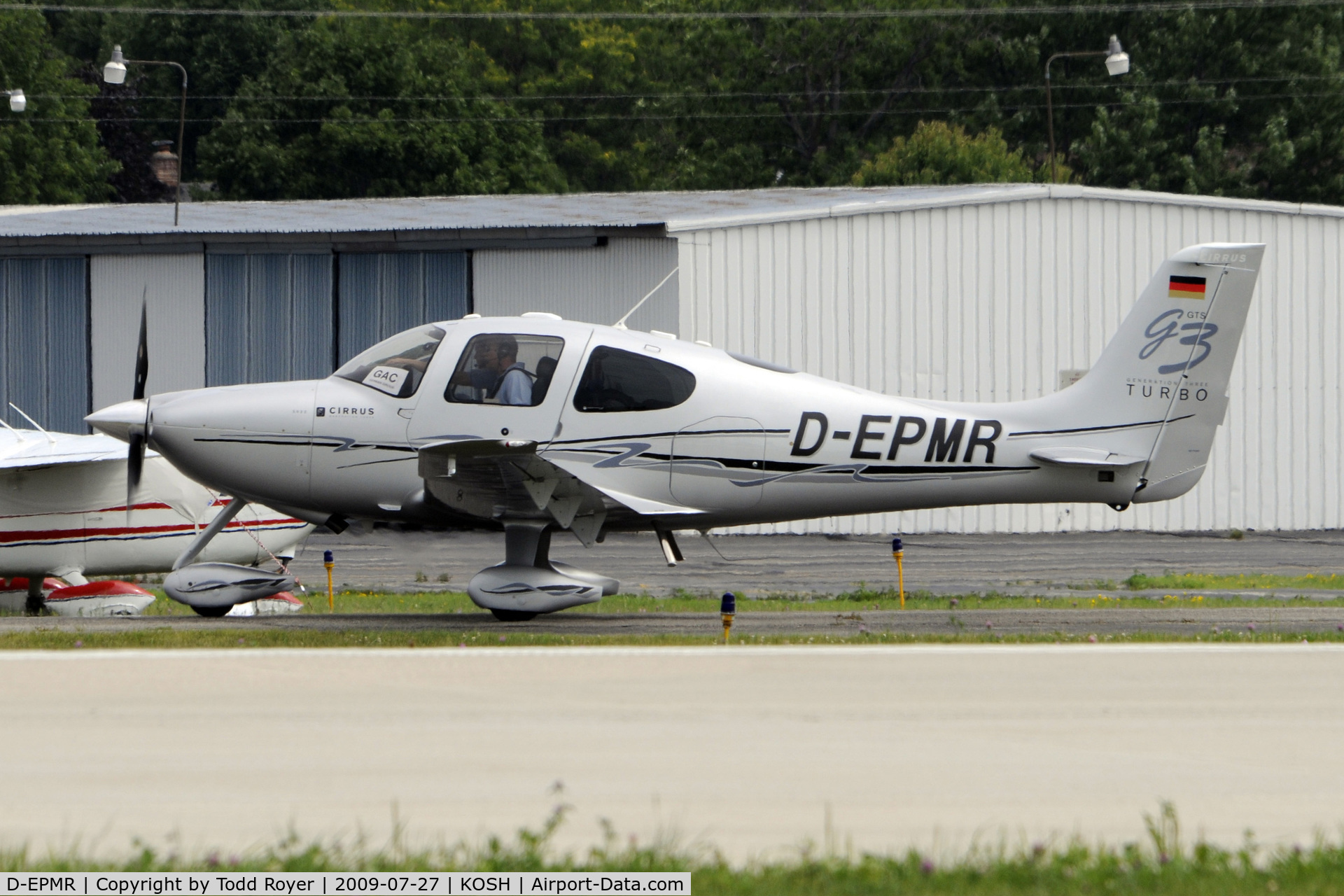 D-EPMR, 2008 Cirrus SR22 G3 GTS Turbo C/N 3112, Landing 27 at OSH