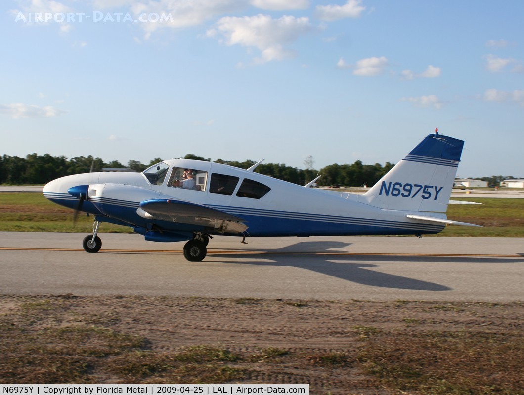 N6975Y, 1969 Piper PA-23-250 C/N 27-4342, Piper PA-23-250