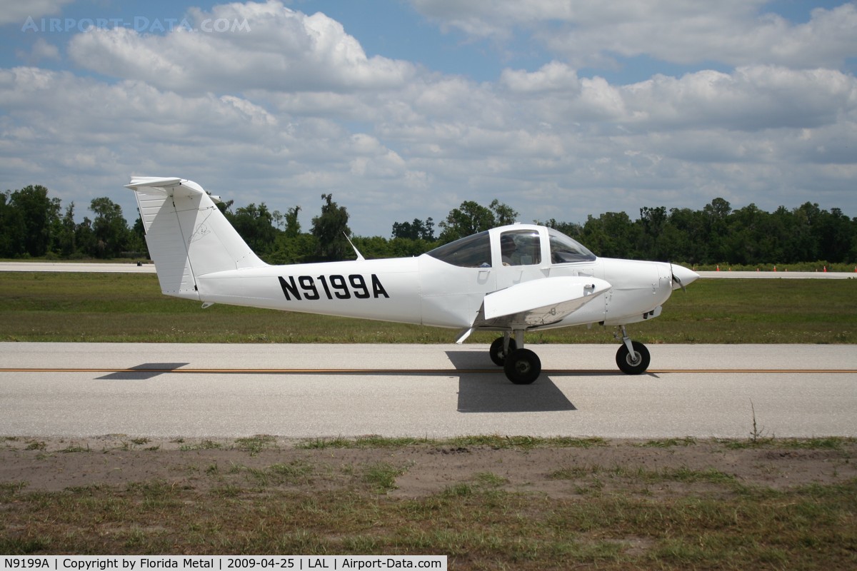 N9199A, 1982 Piper PA-38-112 Tomahawk C/N 38-82A0111, Piper PA-38-112