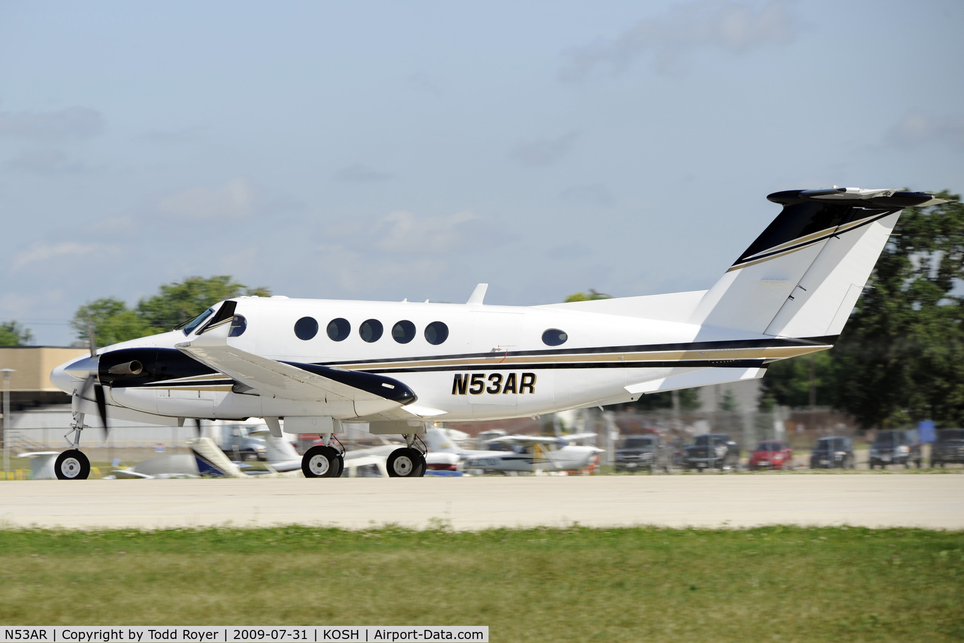 N53AR, 1998 Raytheon B200 King Air C/N BB-1629, Landing 27 at OSH