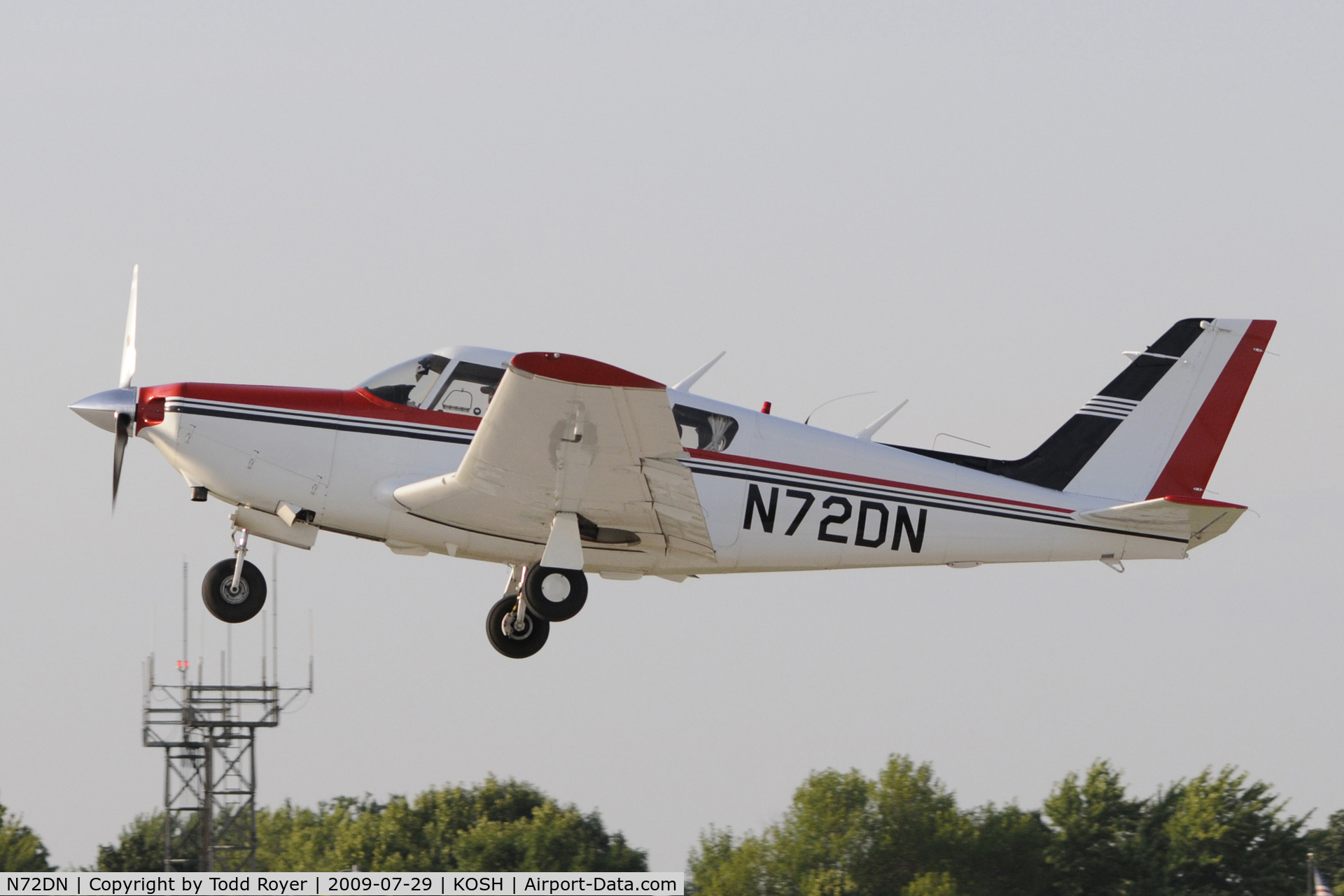 N72DN, 1971 Piper PA-24-260 Comanche C/N 24-5006, Departing OSH on 27