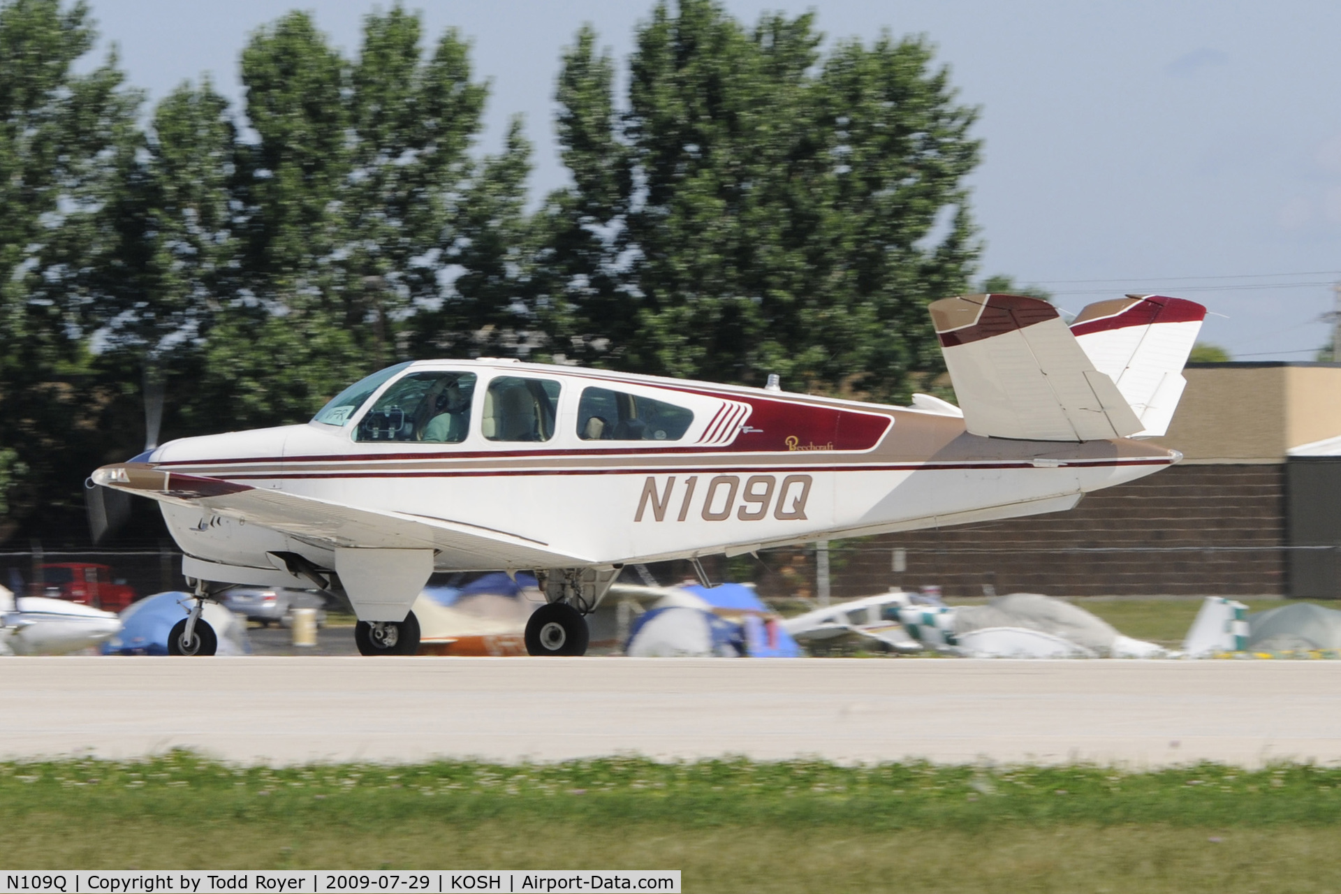 N109Q, 1966 Beech V35 Bonanza C/N D-8126, Departing OSH on 27