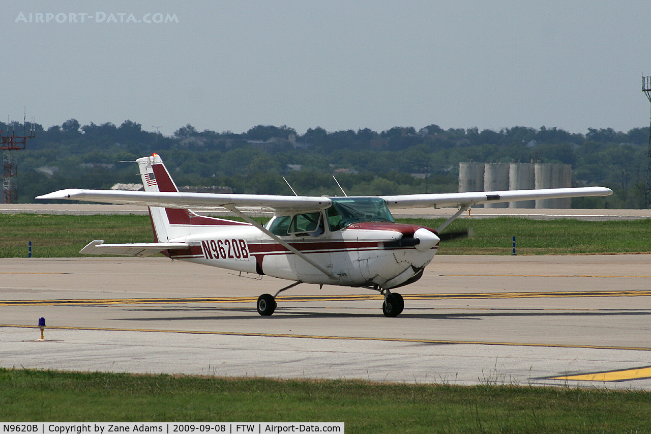 N9620B, 1981 Cessna 172RG Cutlass RG C/N 172RG0925, At Meacham Field