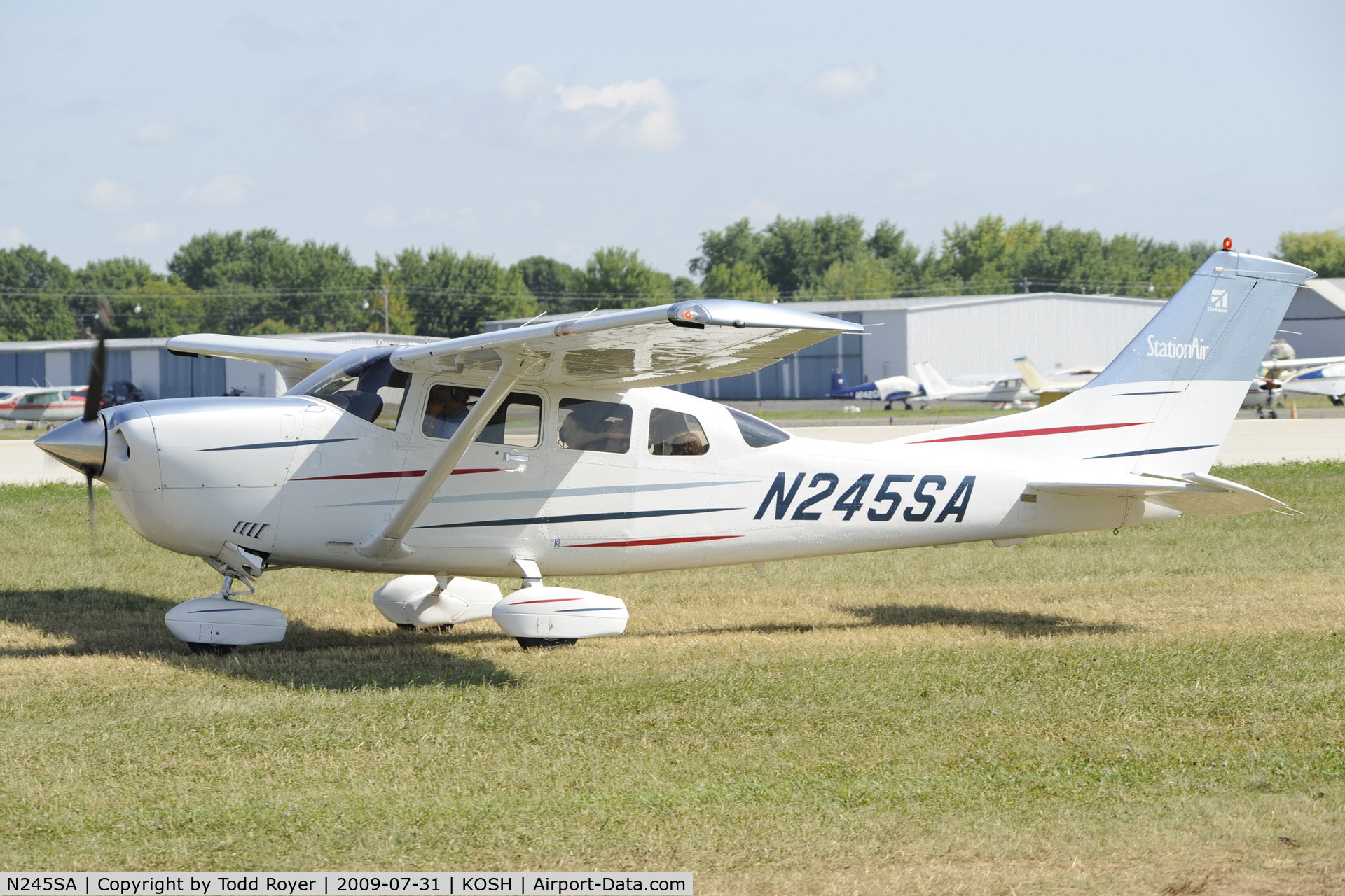 N245SA, 2003 Cessna 206H Stationair C/N 20608198, Taxi to parking