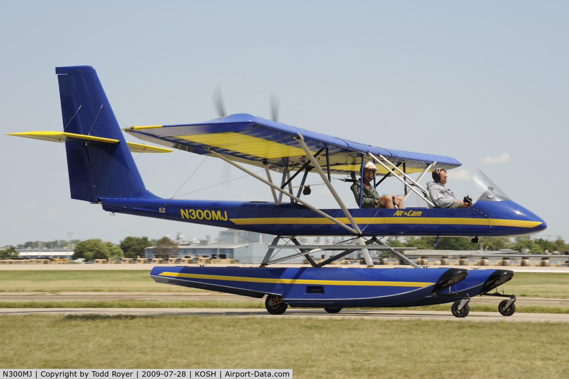 N300MJ, 1999 Lockwood Aircam C/N AC039, Taxi for departure