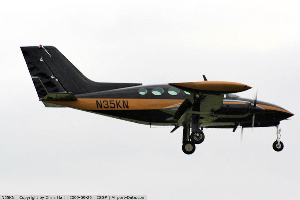 N35KN, 1967 Cessna 401 C/N 401-0082, Arriving at Liverpool Airport