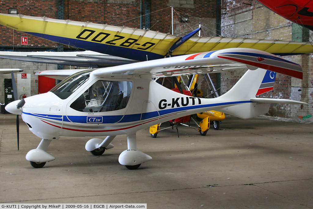 G-KUTI, 2009 Flight Design CTSW C/N 8450, Temporary resident at Barton.