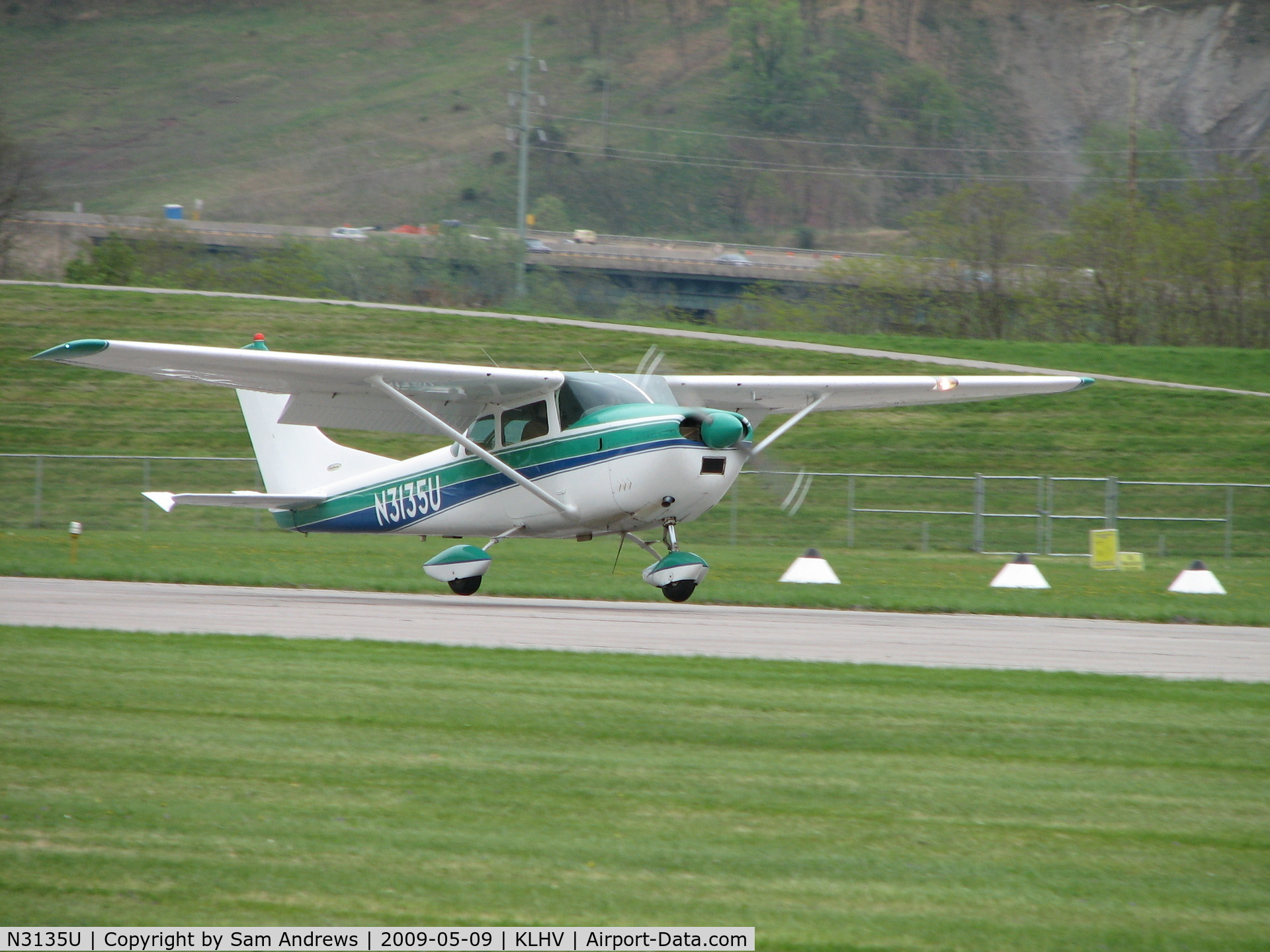 N3135U, 1962 Cessna 182F Skylane C/N 18254535, Landing at Lock Haven for Pancakes