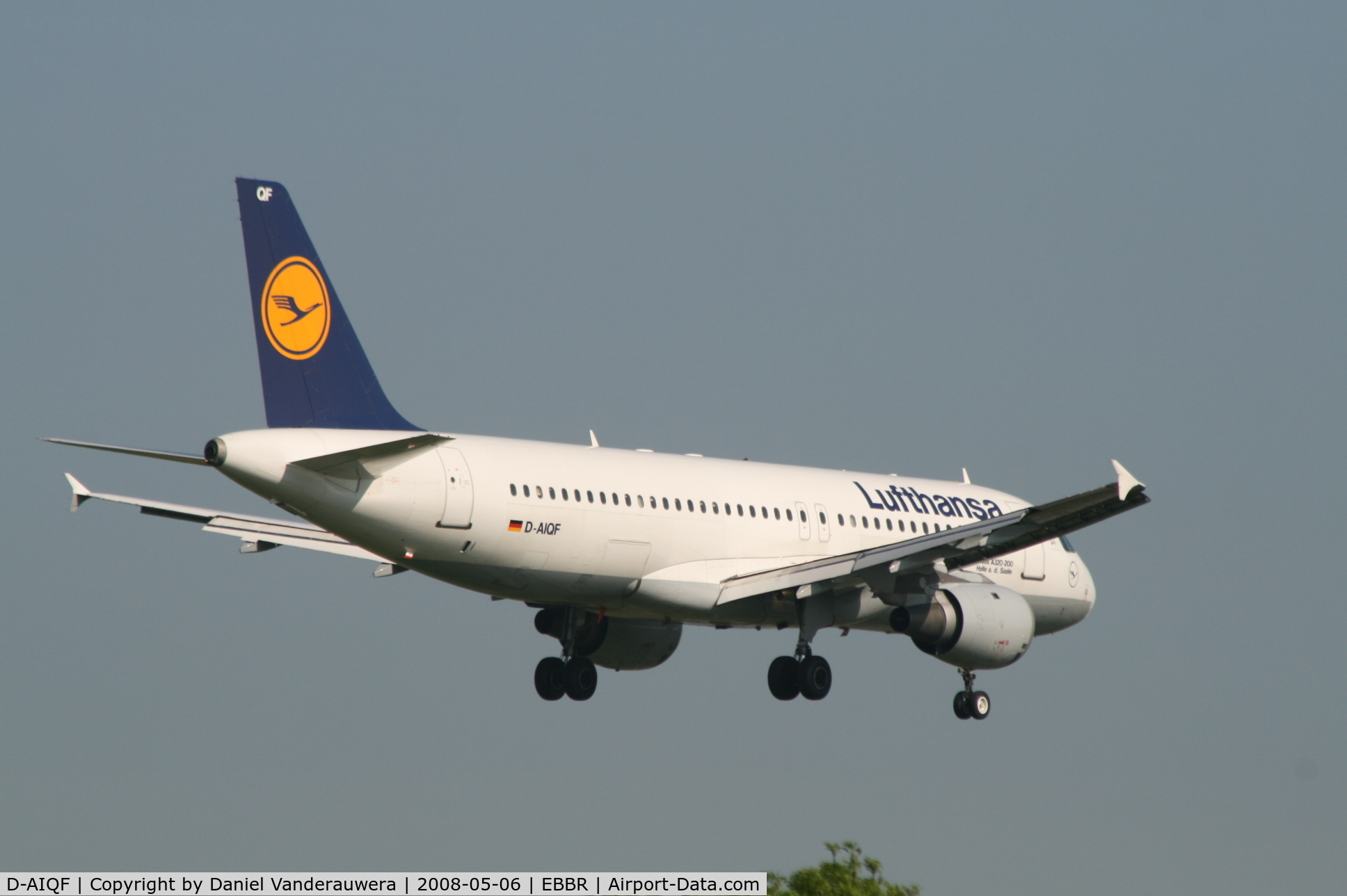 D-AIQF, 1991 Airbus A320-211 C/N 216, descending to rwy 02