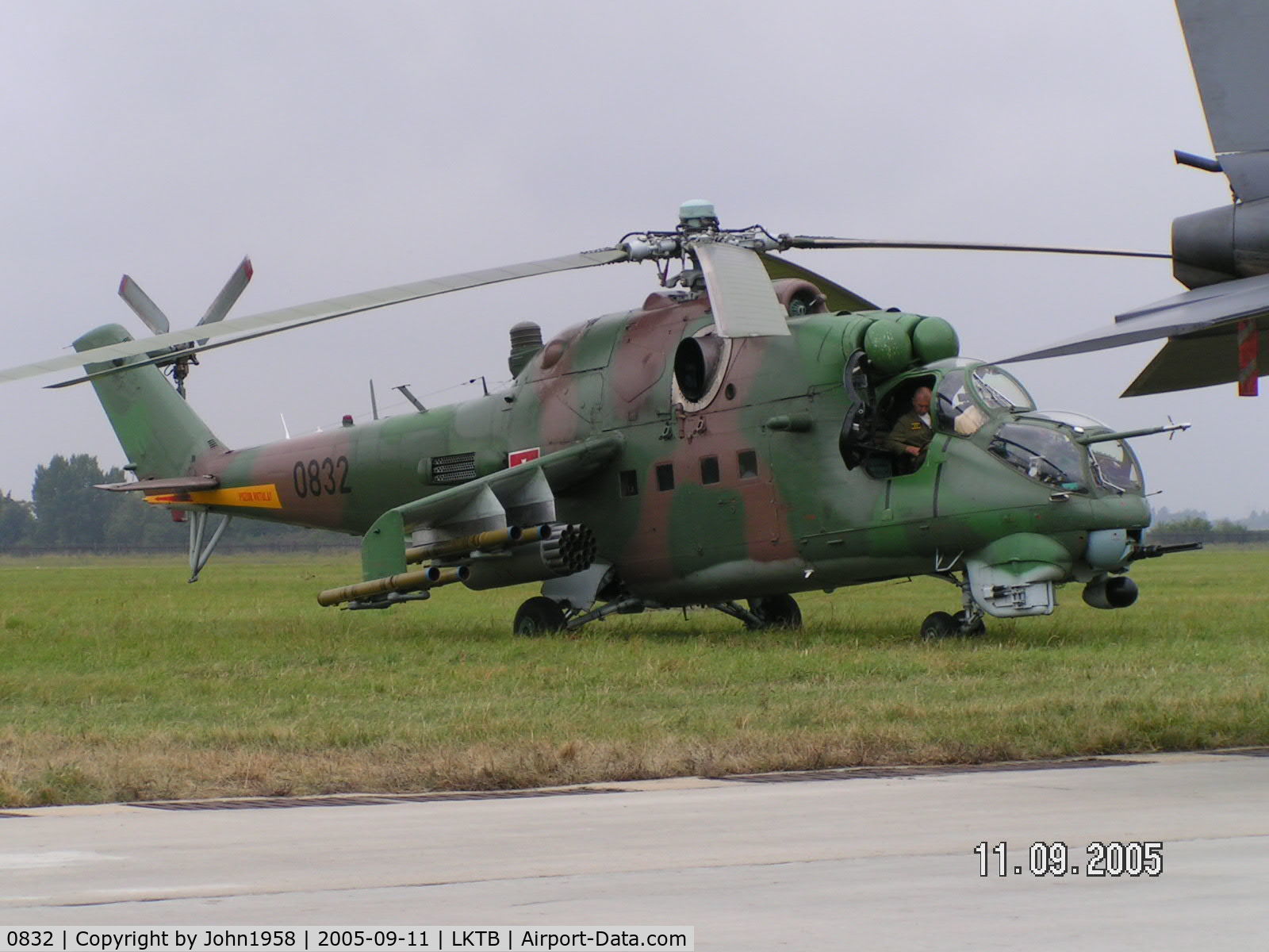 0832, Mil Mi-24V Hind E C/N 730832, Mil 24......looking mean!!!