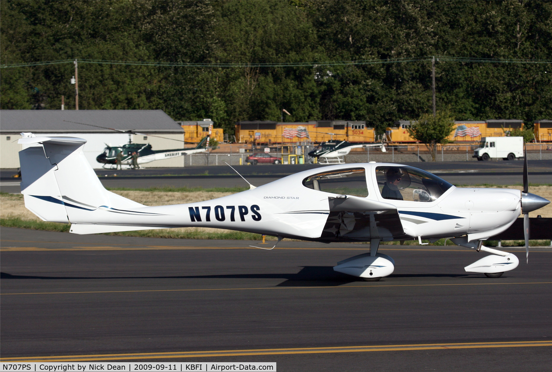 N707PS, 2005 Diamond DA-40 Diamond Star C/N 40.557, KBFI