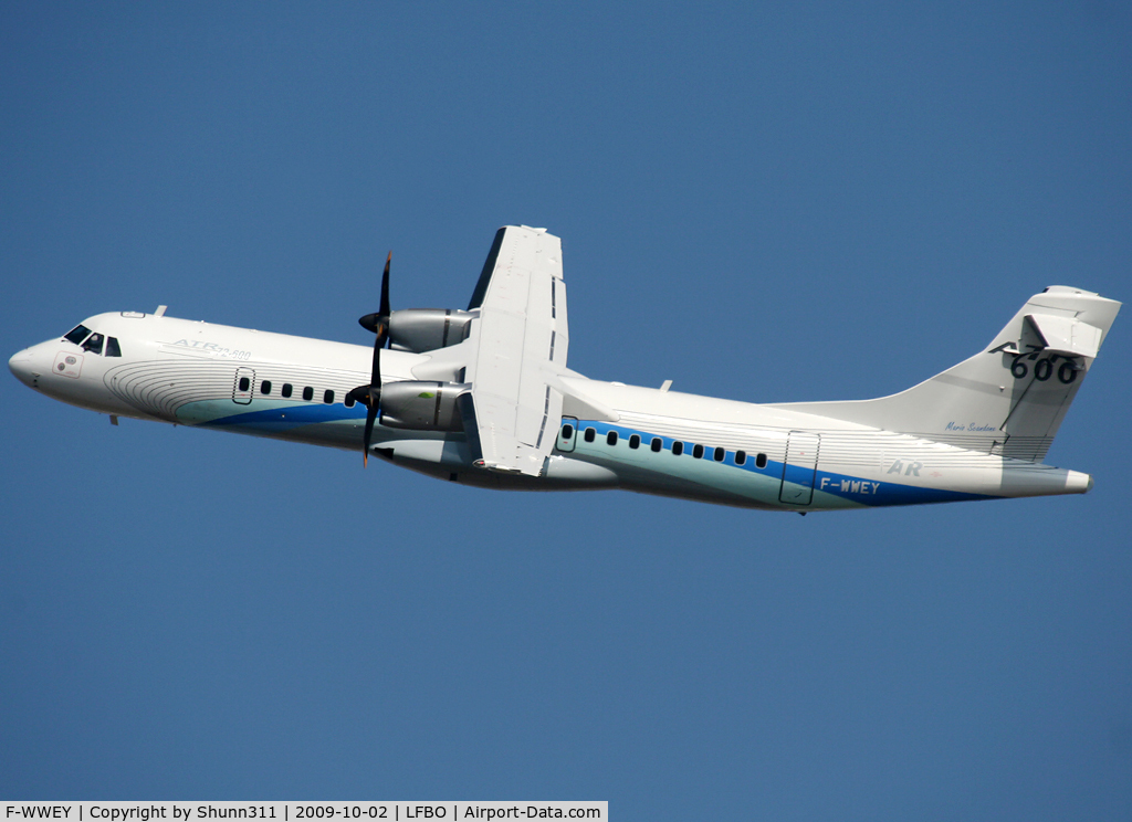 F-WWEY, 1988 ATR 72-201 C/N 098, Small show of the new ATR72-600 prototype for any customers