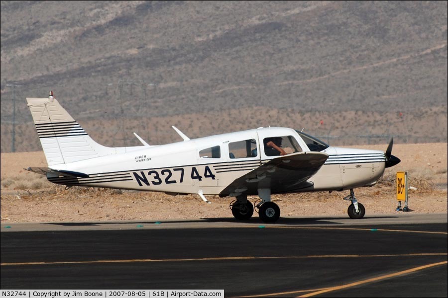 N32744, 1974 Piper PA-28-151 C/N 28-7515231, Preparing for takeoff at Boulder City Airport (61B)
