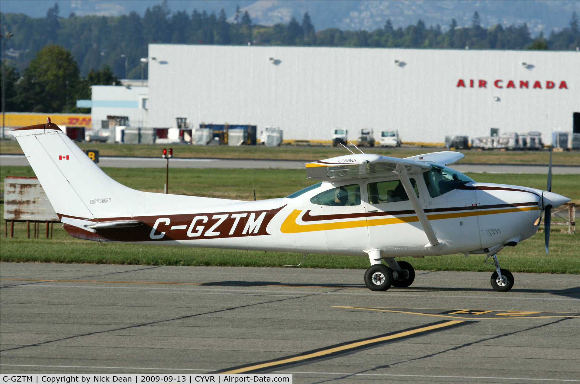 C-GZTM, 1977 Cessna 182Q Skylane C/N 18266036, CYVR