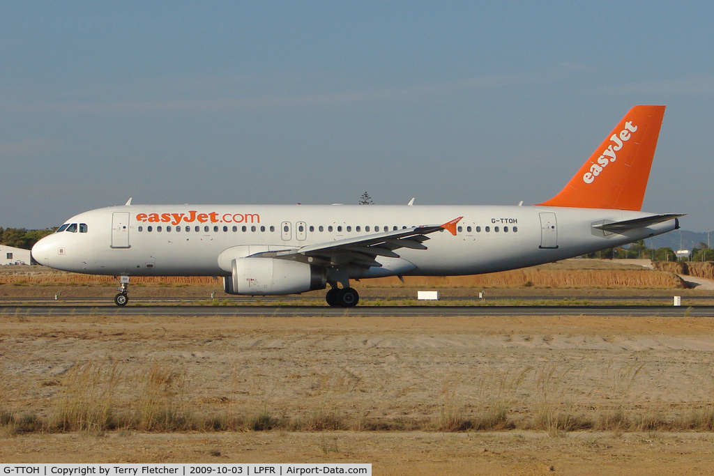 G-TTOH, 2003 Airbus A320-232 C/N 1993, Easyjet A320 lands at Faro